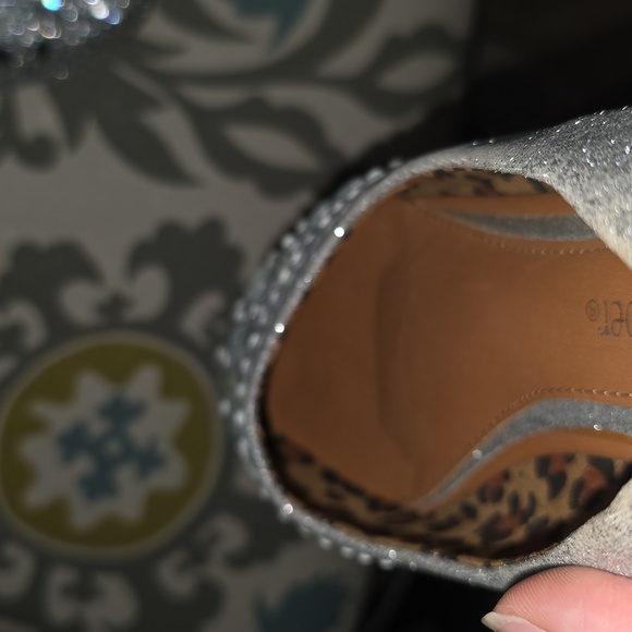 Silver Glitter Flats with Rhinestones- EUC GIRLS SIZE 3 - Picture 5 of 5